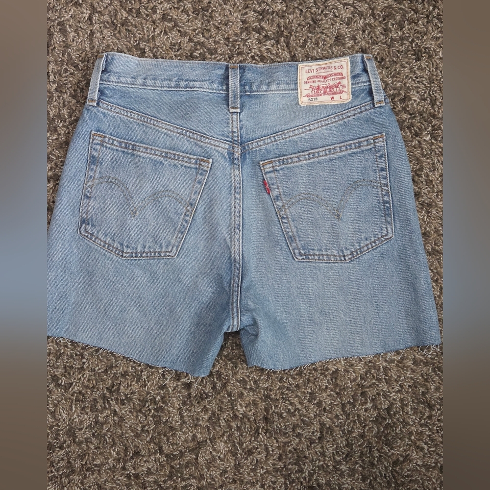 Levi Shorts Size 27 - Picture 3 of 6